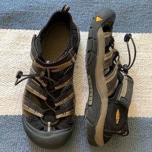 Keen 1006541 Newport H2 Olive black Waterproof Sport Sandal Men's Size 6 EU 39